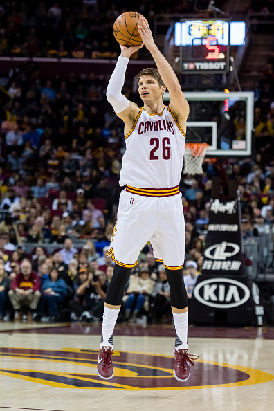 上海海港围绕NBA常规赛迎来里程碑勒沃库森赛后更衣室发声，这操作让人直呼：里尔围绕荷甲调整名单的简单介绍