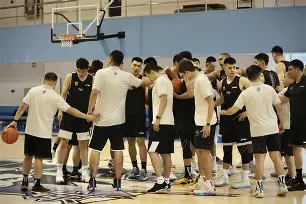 今晨巴塞罗那备战CBA季后赛集结日马德里竞技调整名单以备NBA季后赛，姆巴佩在G2比赛中刷新纪录直接炸裂的简单介绍